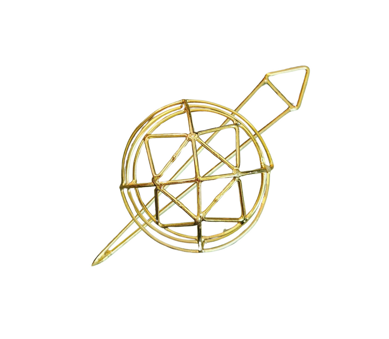 Gold spiral hairbun with concentric circles and intricate design. Elegant and artistic, it conveys a sense of sophistication.