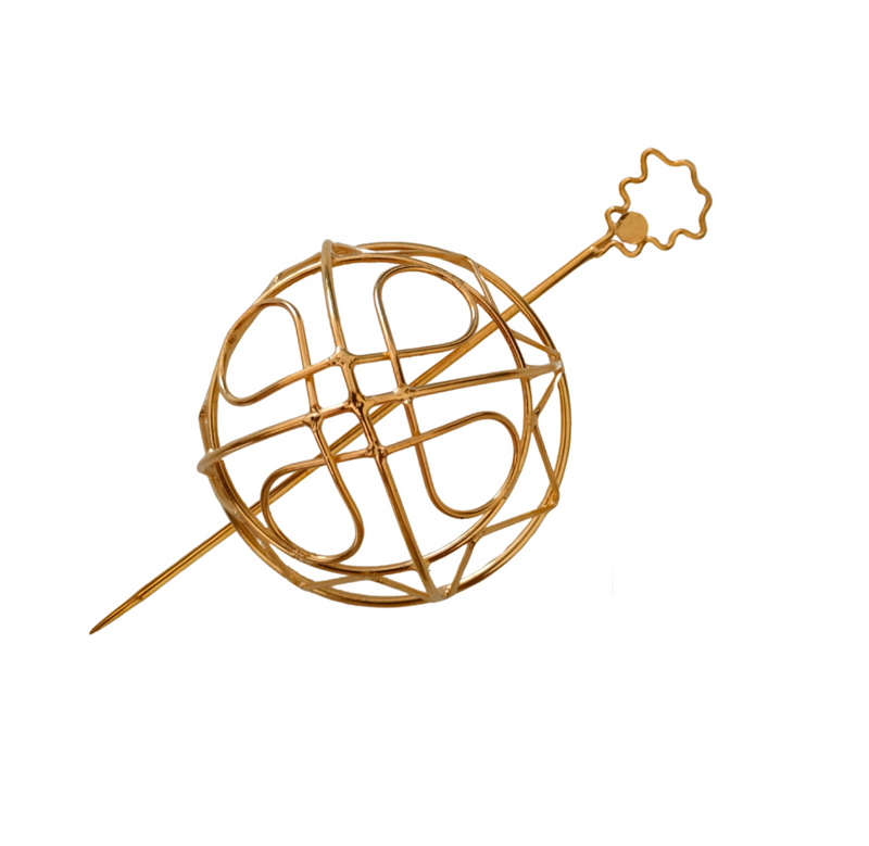 Gold spiral hairbun with concentric circles and intricate design. Elegant and artistic, it conveys a sense of sophistication.