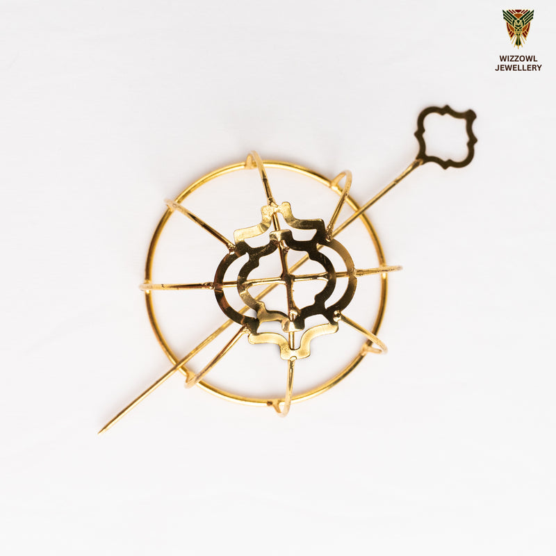 Gold spiral hairbun with concentric circles and intricate design. Elegant and artistic, it conveys a sense of sophistication.