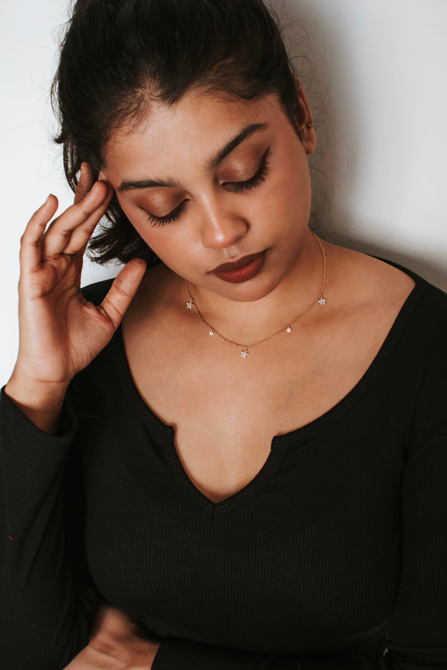 A classic silver chain with a smooth, polished finish and interlocking links, offering a timeless and versatile accessory.