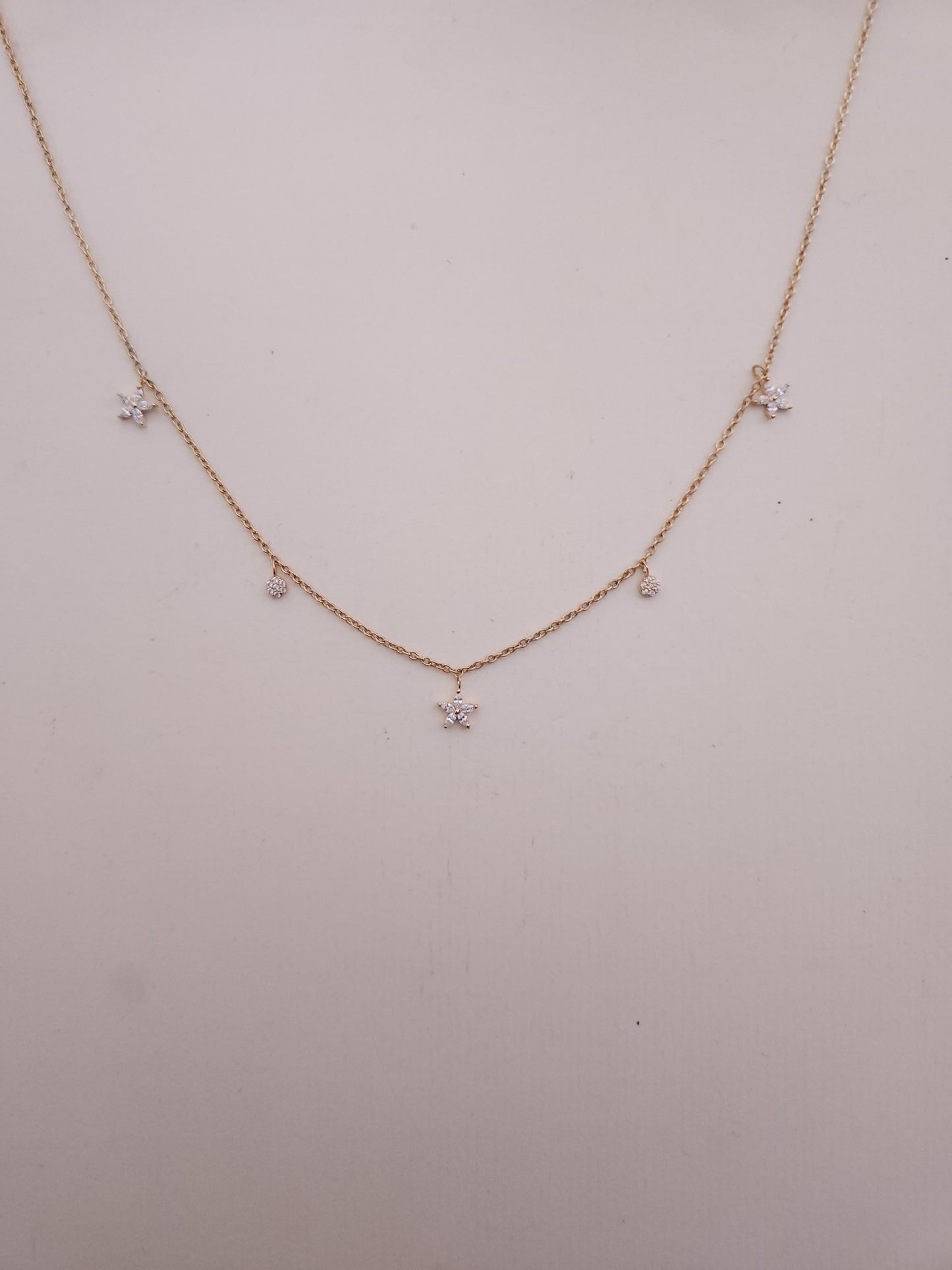 A classic silver chain with a smooth, polished finish and interlocking links, offering a timeless and versatile accessory.