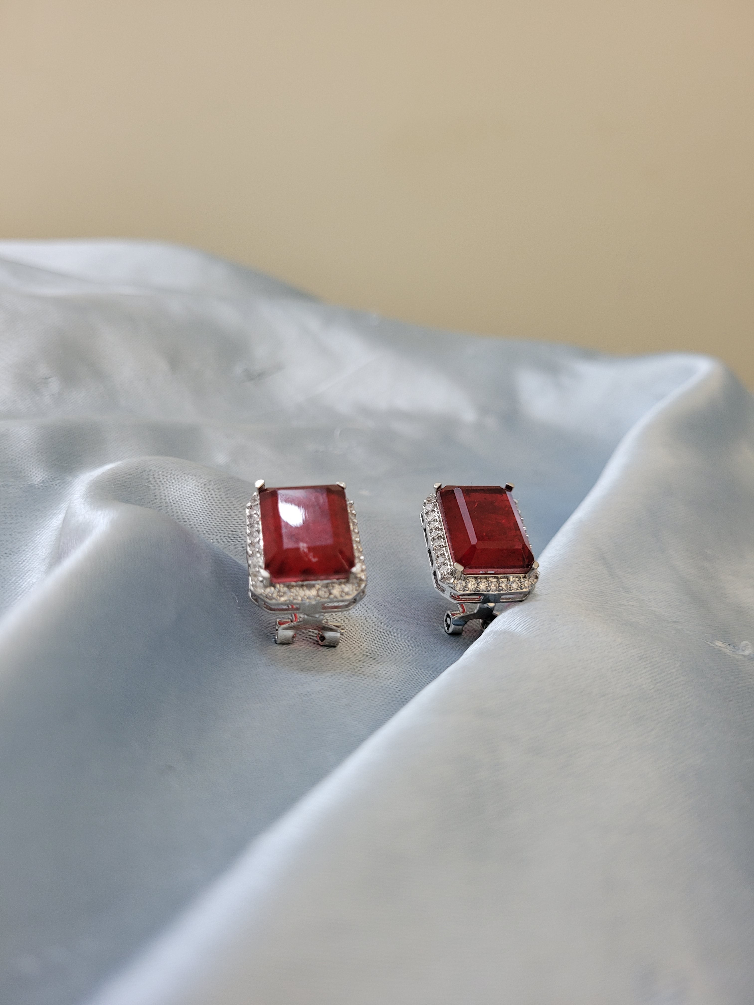 Laalvi Studs