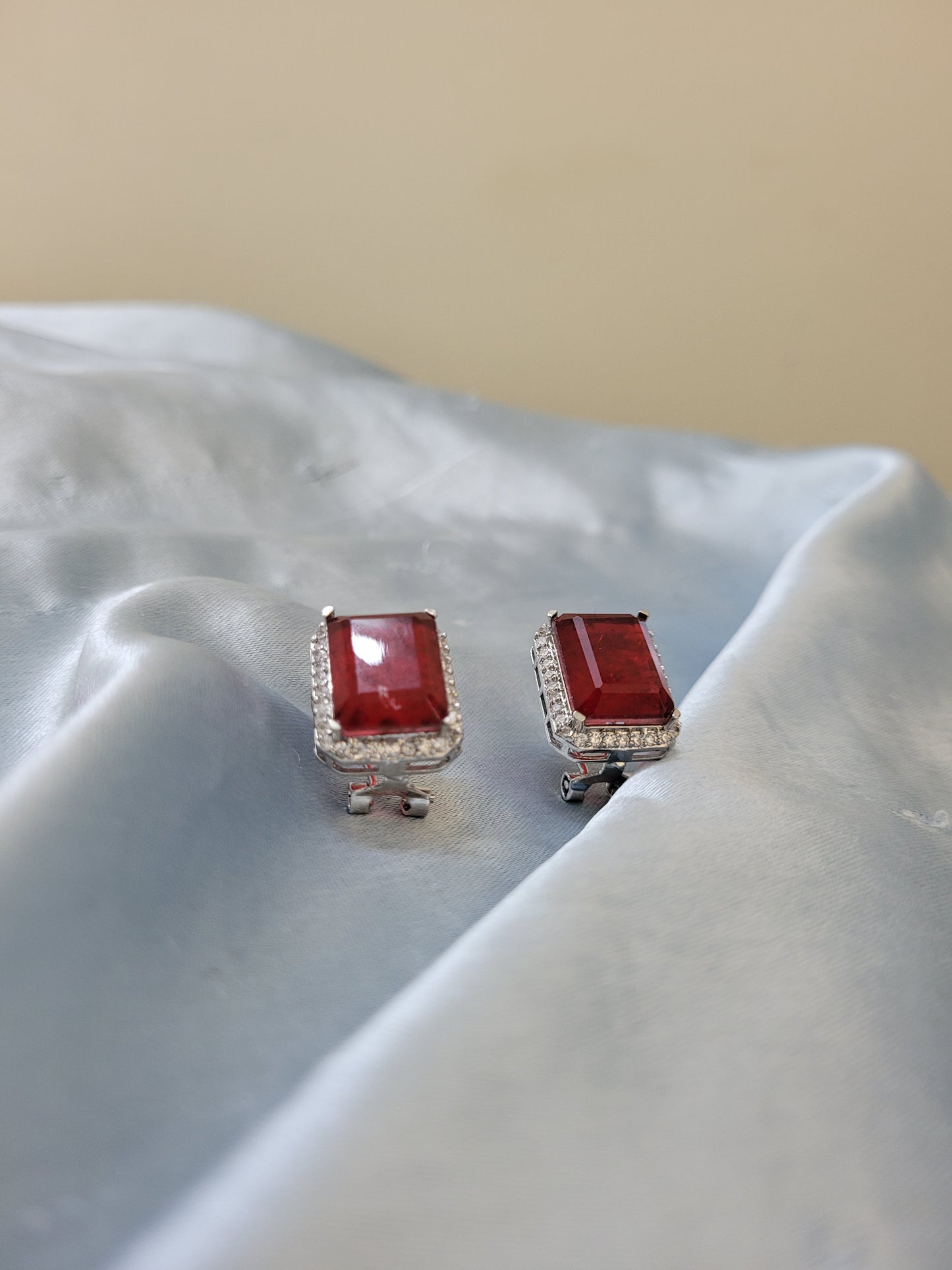 Laalvi Studs