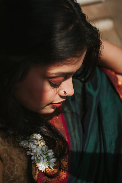 Akaarsh Gold Nosepins