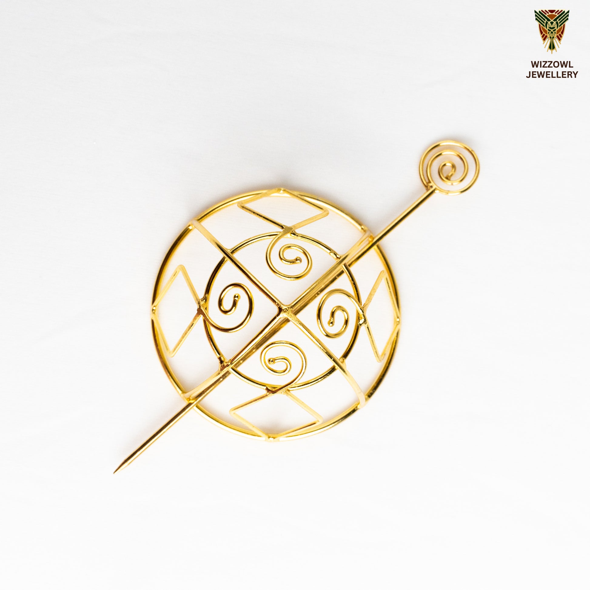Gold spiral hairbun with concentric circles and intricate design. Elegant and artistic, it conveys a sense of sophistication.