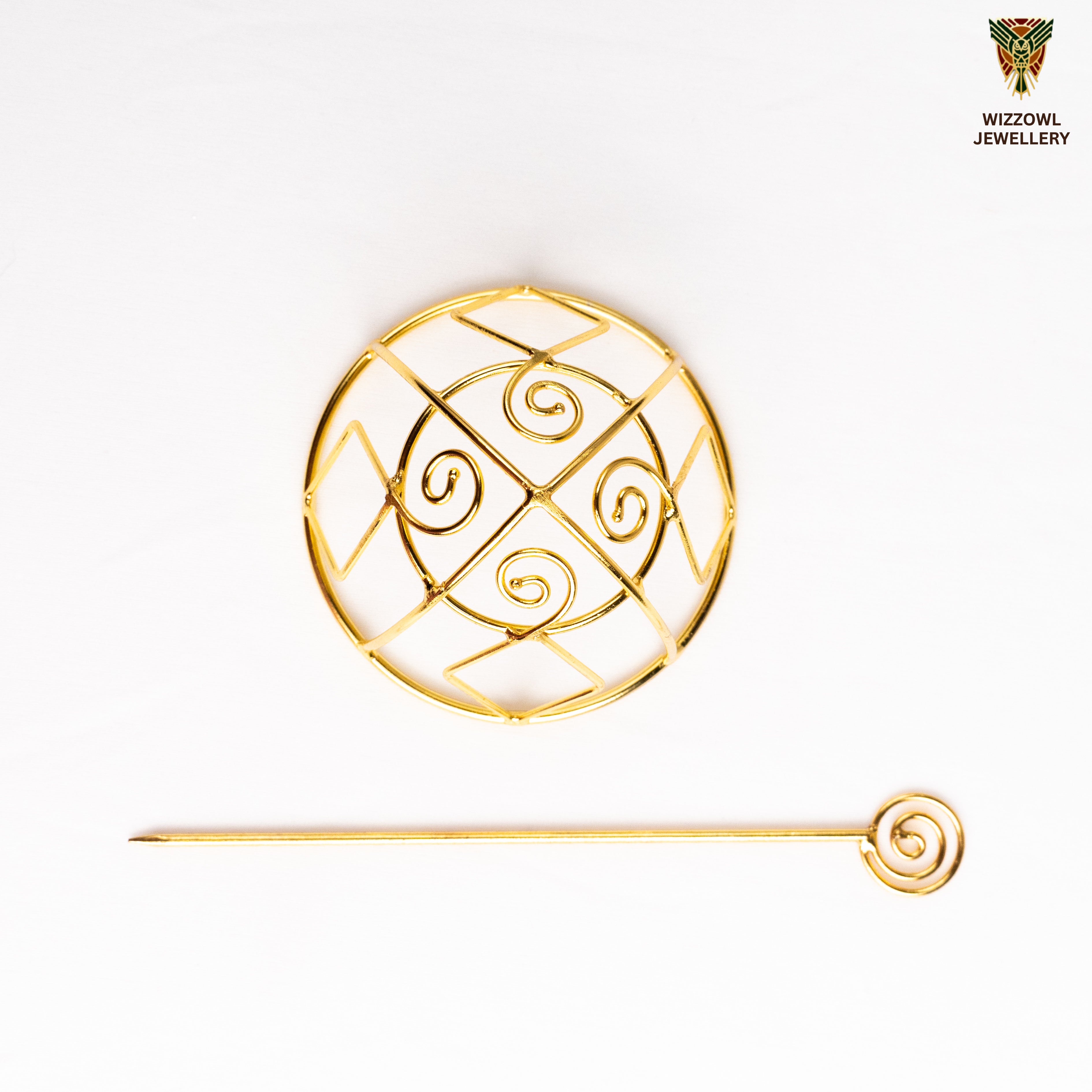 Gold spiral hairbun with concentric circles and intricate design. Elegant and artistic, it conveys a sense of sophistication.