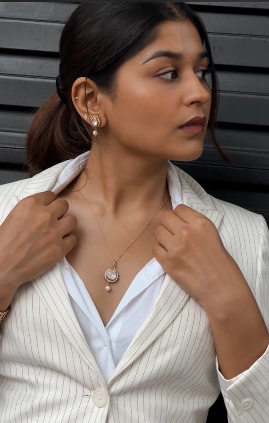 A classic silver chain with a smooth, polished finish and interlocking links, offering a timeless and versatile accessory.