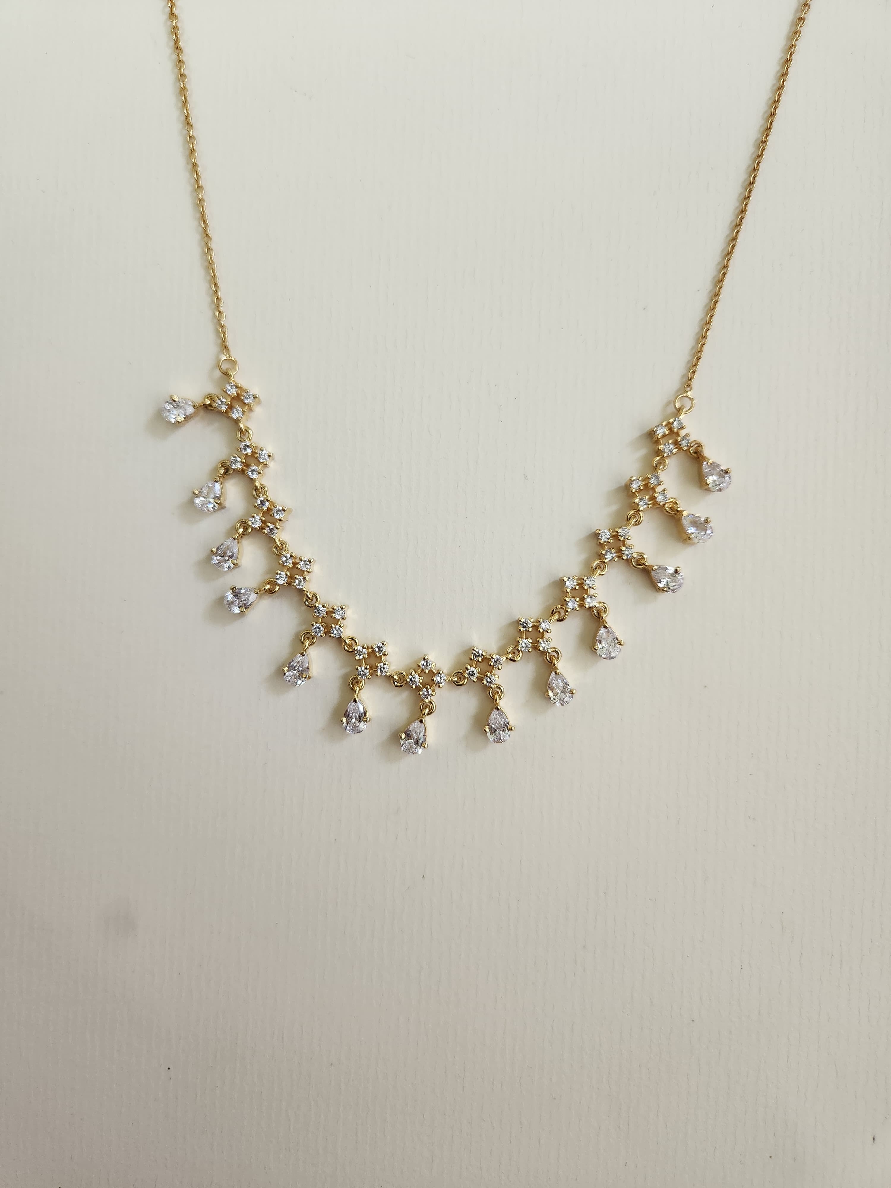 A classic silver chain with a smooth, polished finish and interlocking links, offering a timeless and versatile accessory.
