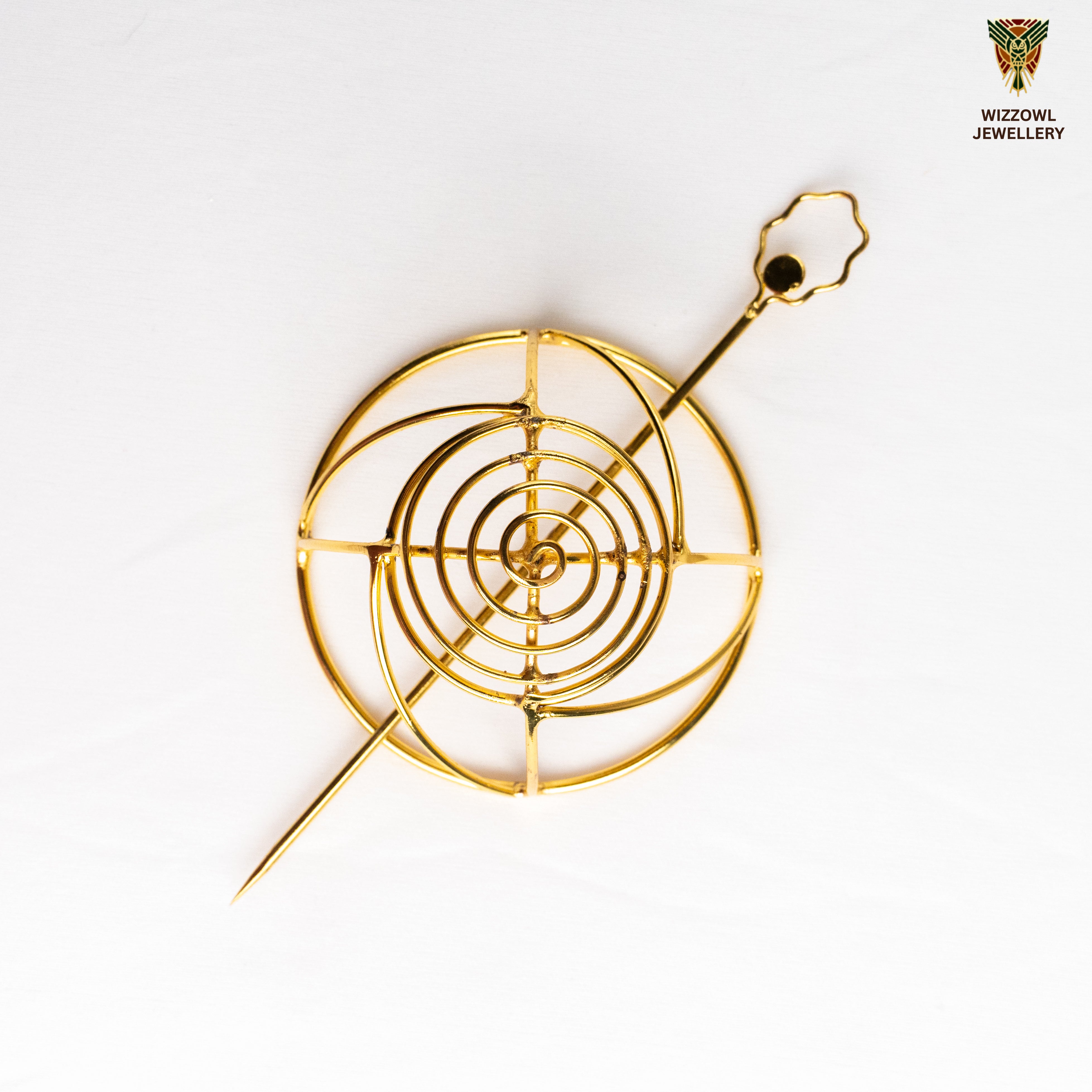 Gold spiral hairbun with concentric circles and intricate design. Elegant and artistic, it conveys a sense of sophistication.