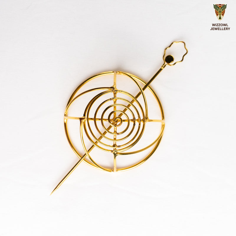 Gold spiral hairbun with concentric circles and intricate design. Elegant and artistic, it conveys a sense of sophistication.