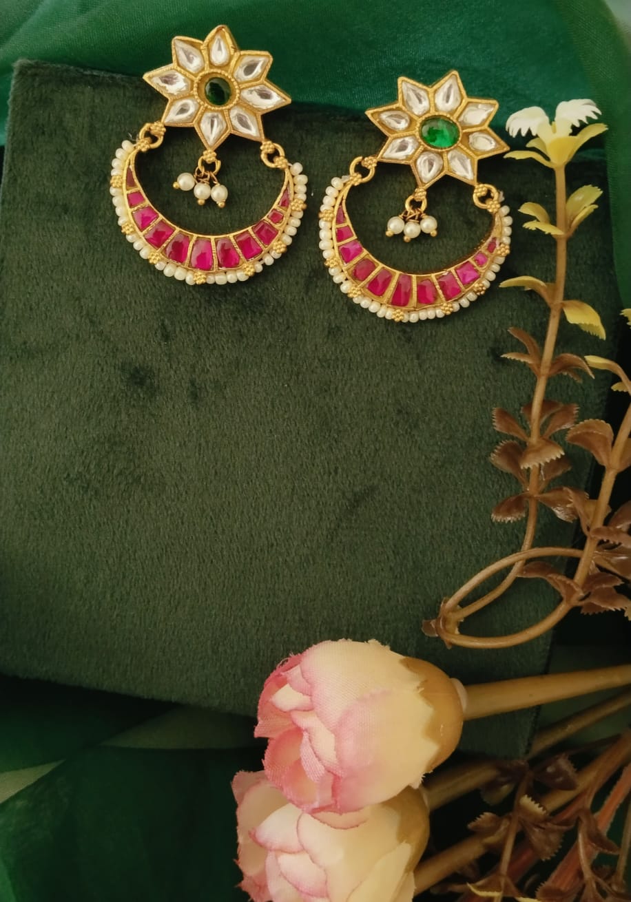 Iraye Chaandbali Earrings
