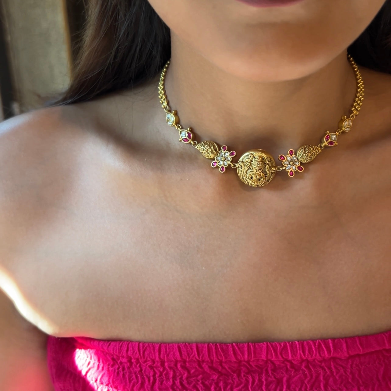 Amulyam Choker