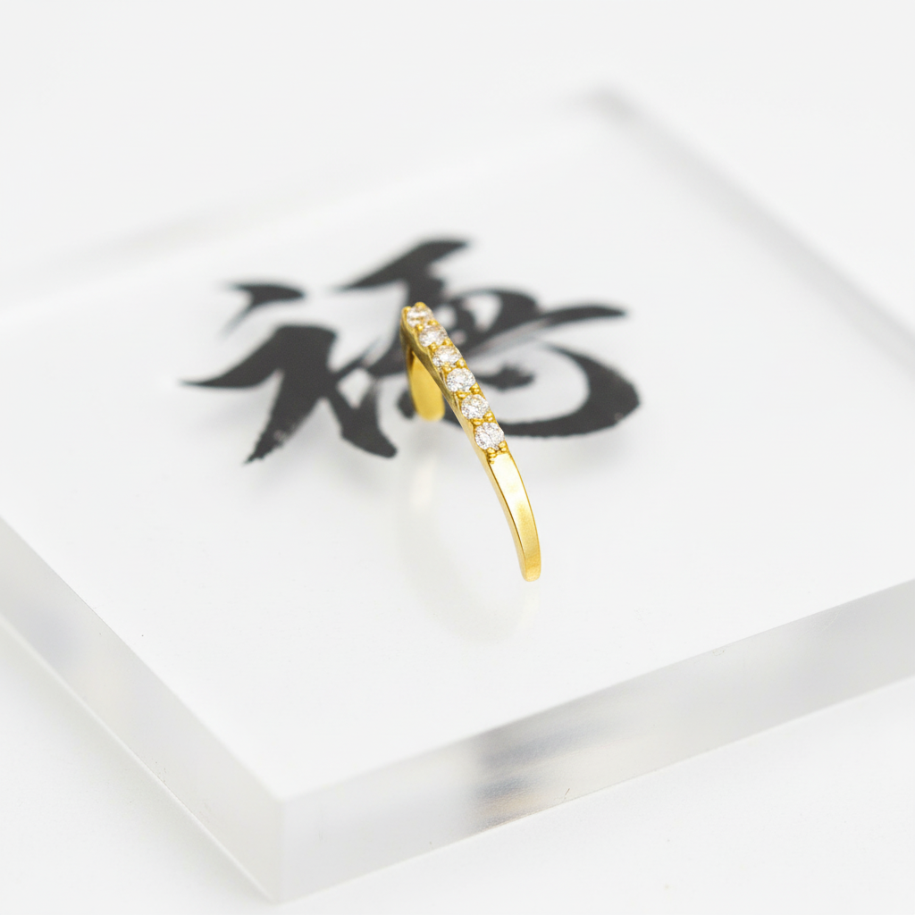 J 925 Silver Gold Plated Nose Pin white acrylic ink brush prop shot | Wizzowl Jewellery