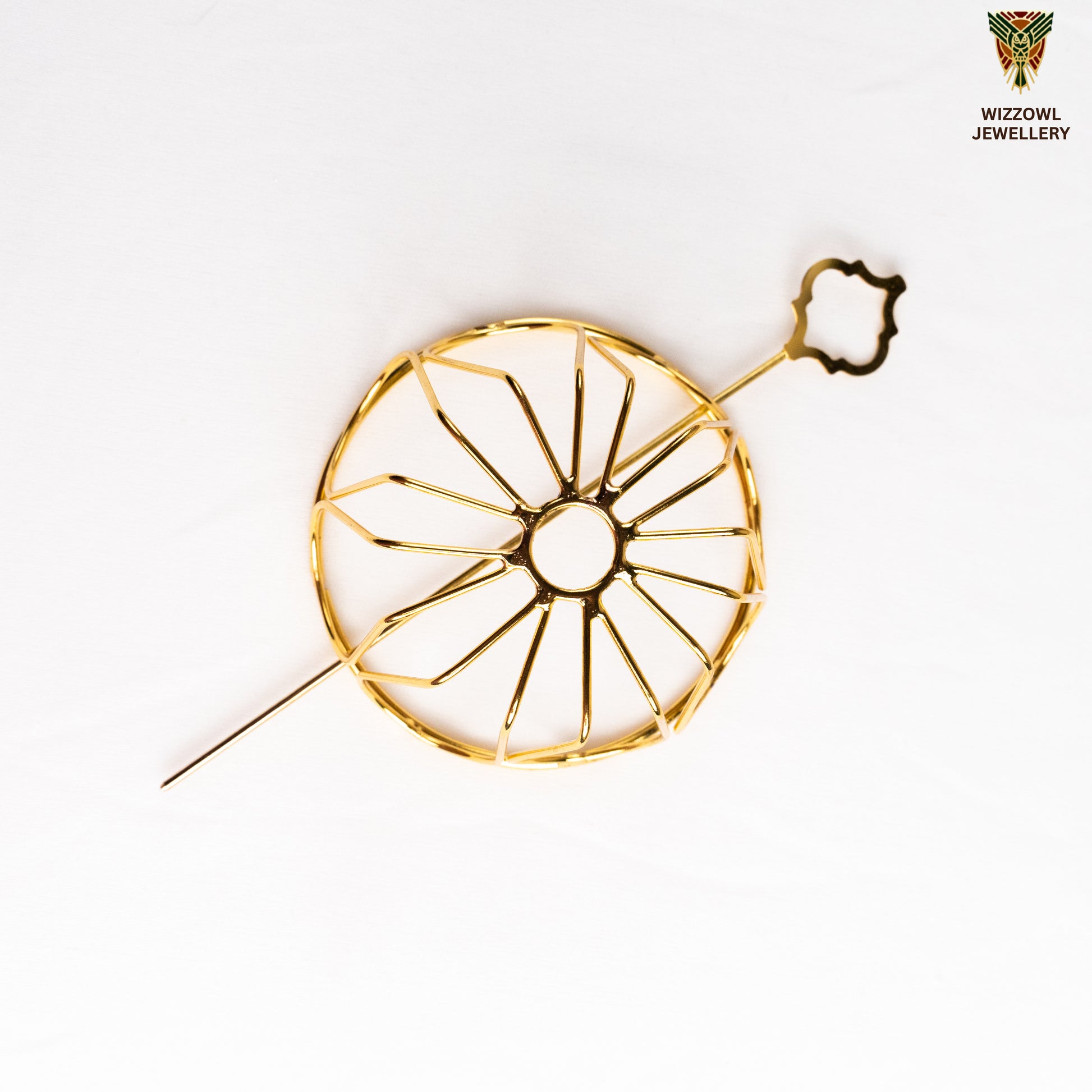 Gold spiral hairbun with concentric circles and intricate design. Elegant and artistic, it conveys a sense of sophistication.