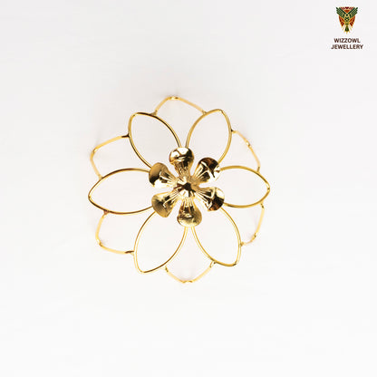 Gold spiral hairbun with concentric circles and intricate design. Elegant and artistic, it conveys a sense of sophistication.