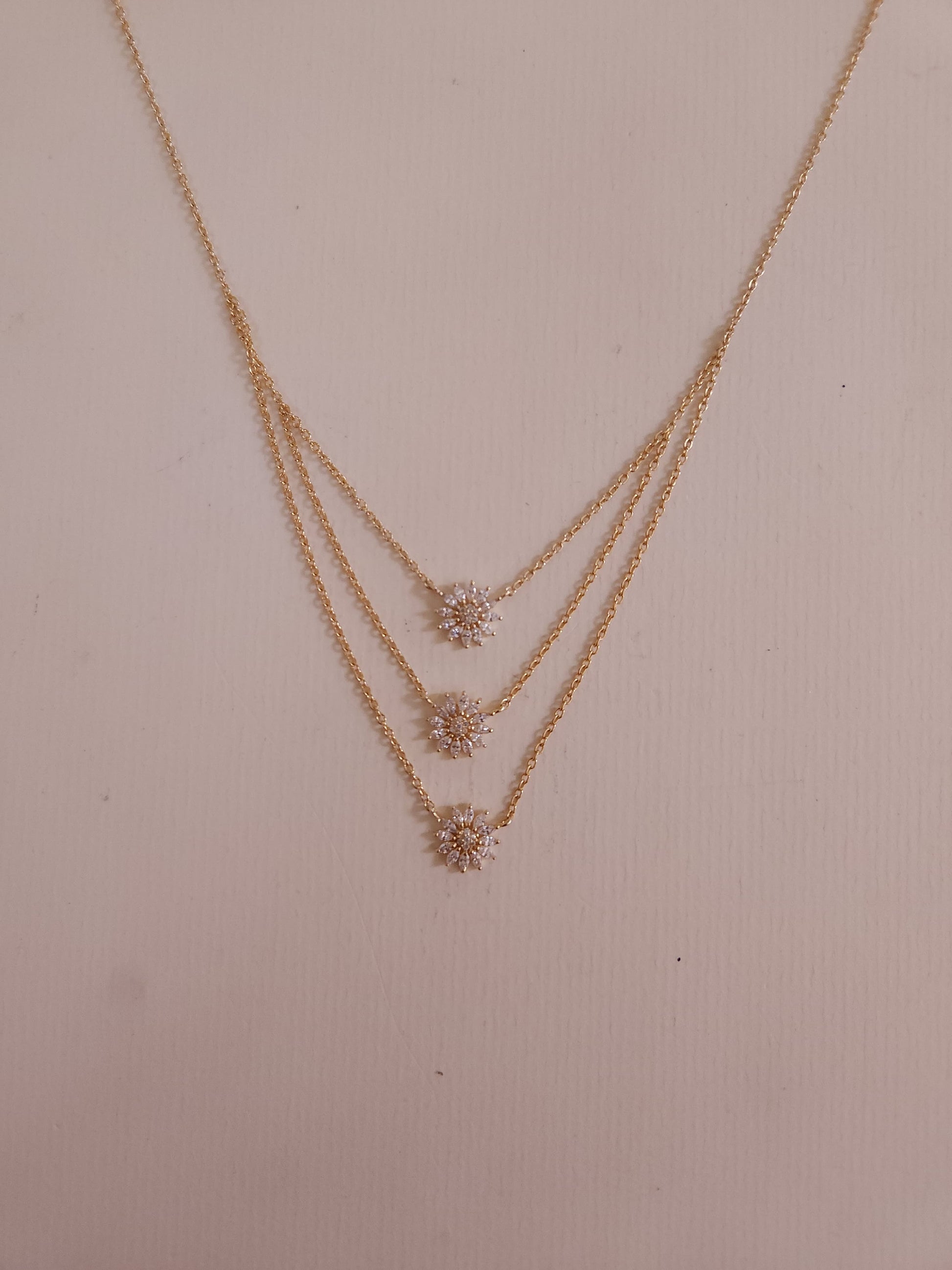 A classic silver chain with a smooth, polished finish and interlocking links, offering a timeless and versatile accessory.