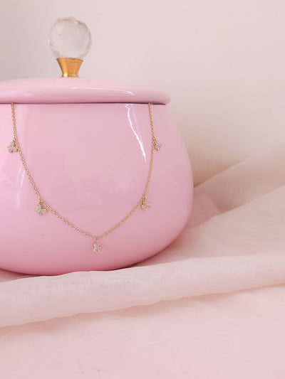 A classic silver chain with a smooth, polished finish and interlocking links, offering a timeless and versatile accessory.