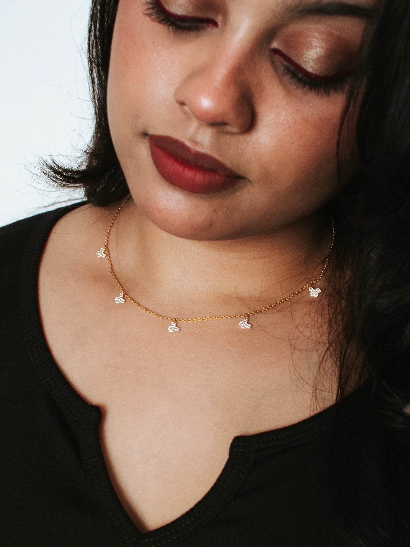 A classic silver chain with a smooth, polished finish and interlocking links, offering a timeless and versatile accessory.
