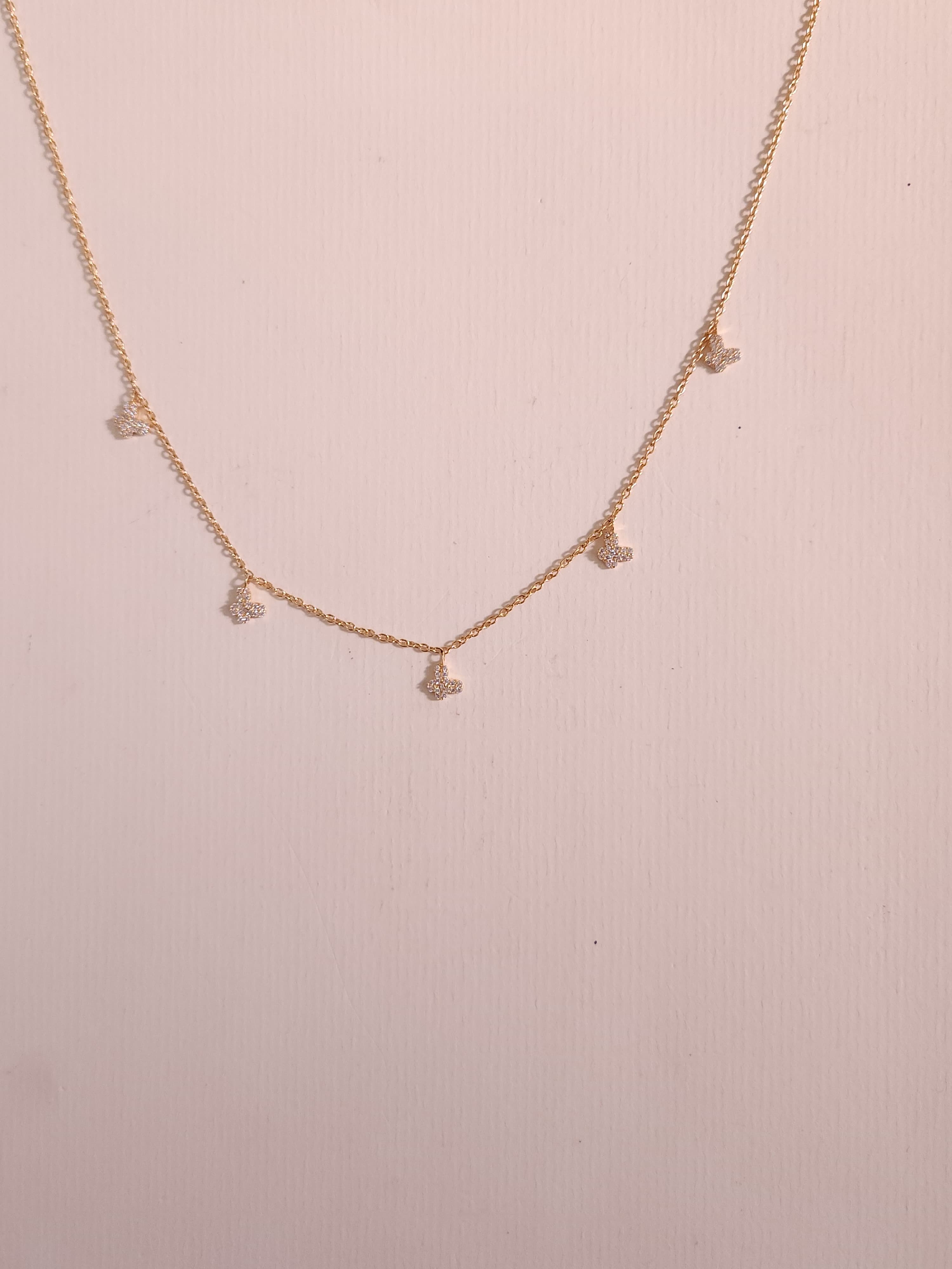 A classic silver chain with a smooth, polished finish and interlocking links, offering a timeless and versatile accessory.