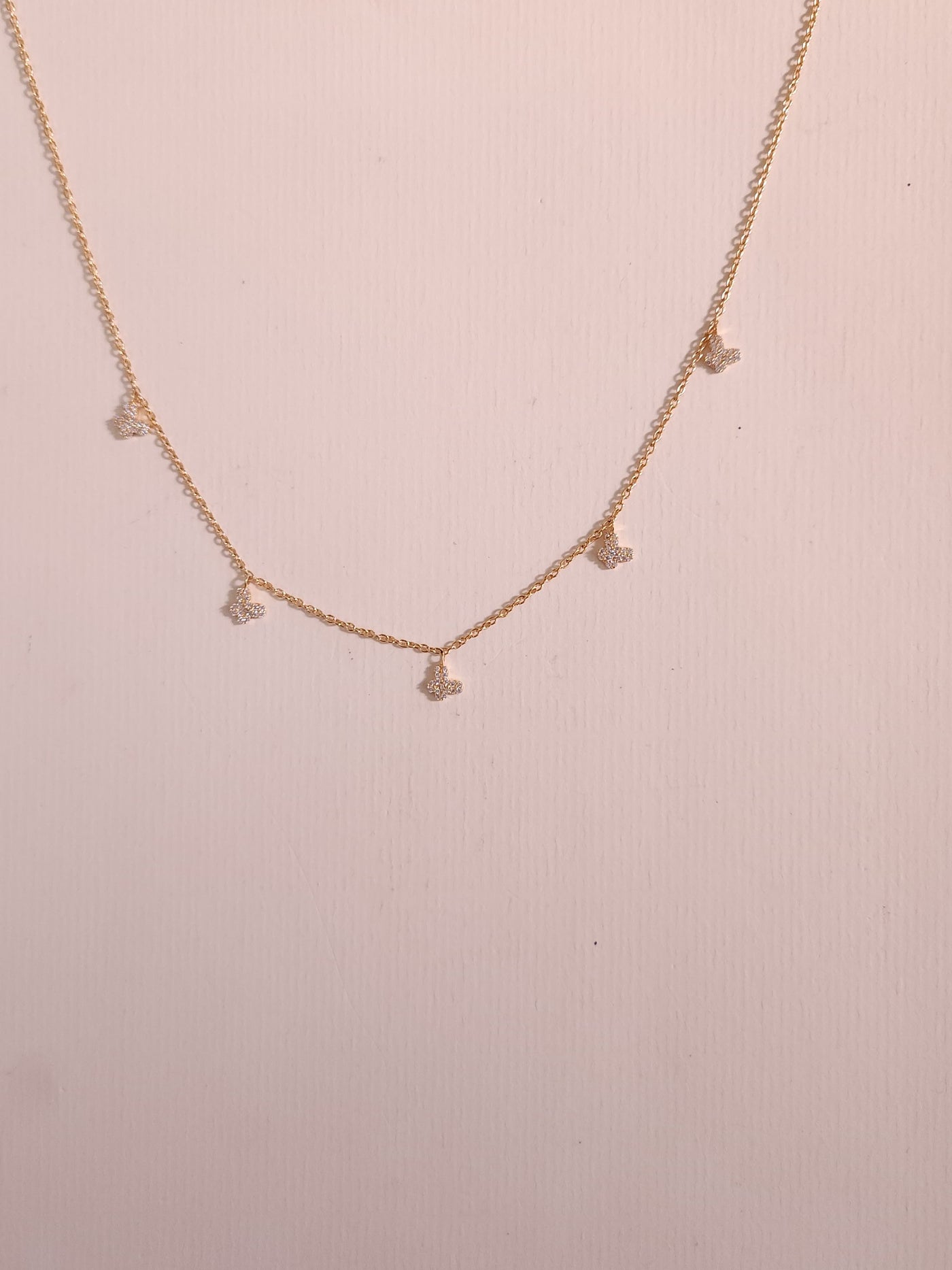 A classic silver chain with a smooth, polished finish and interlocking links, offering a timeless and versatile accessory.