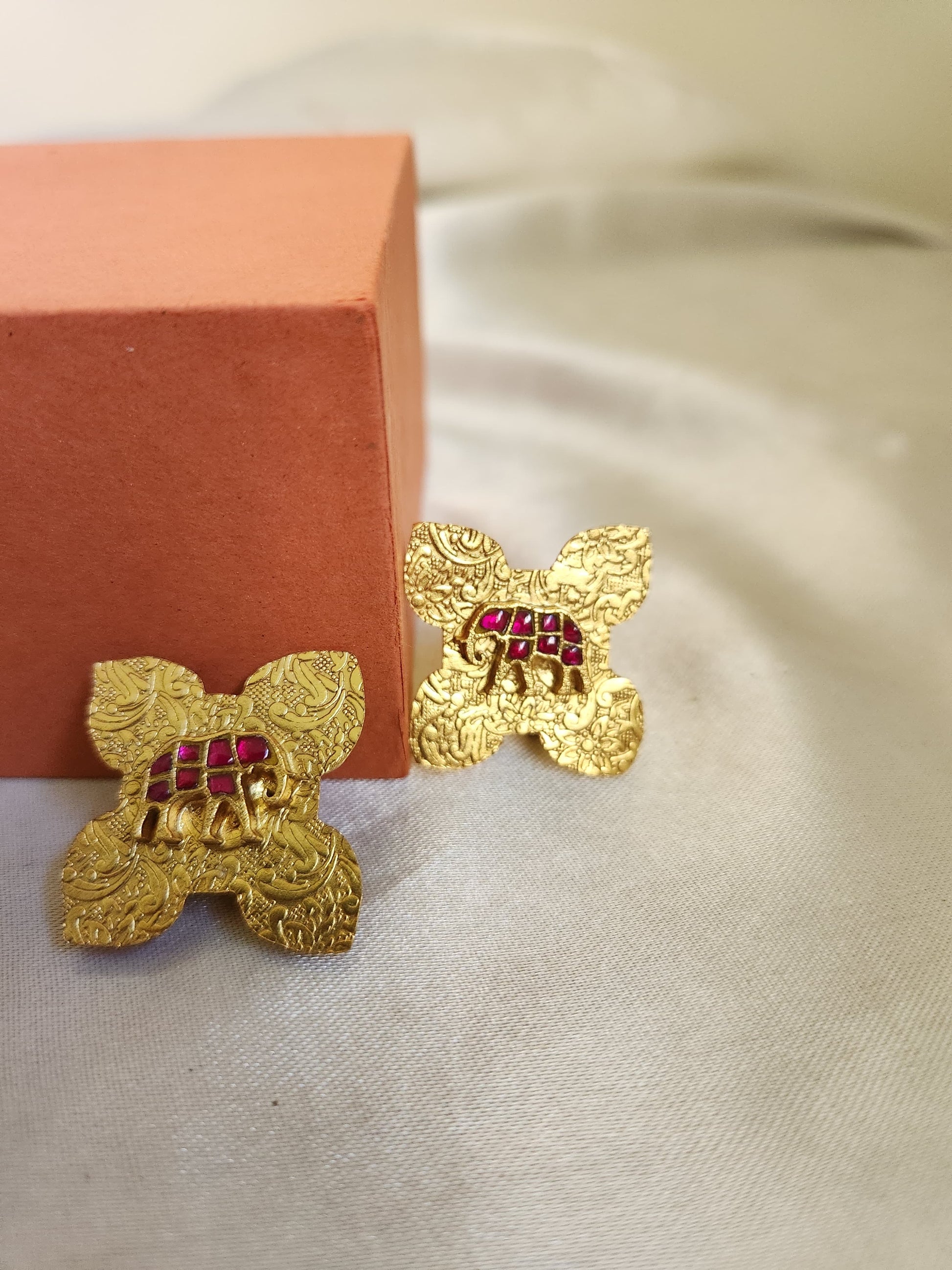 Nira Earring