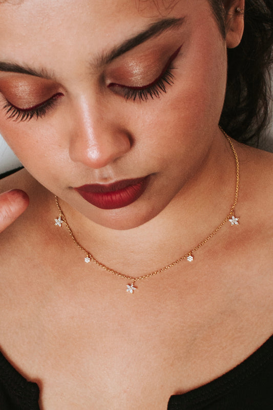 A classic silver chain with a smooth, polished finish and interlocking links, offering a timeless and versatile accessory.