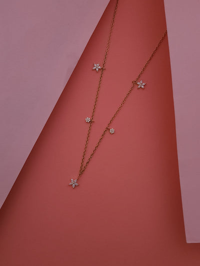 A classic silver chain with a smooth, polished finish and interlocking links, offering a timeless and versatile accessory.