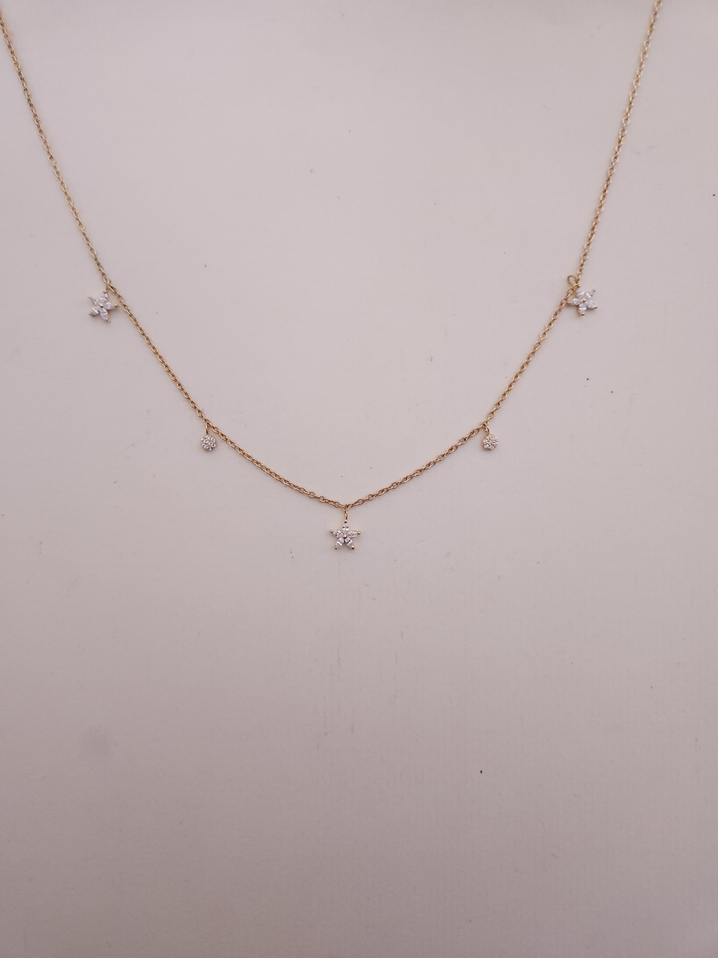 A classic silver chain with a smooth, polished finish and interlocking links, offering a timeless and versatile accessory.
