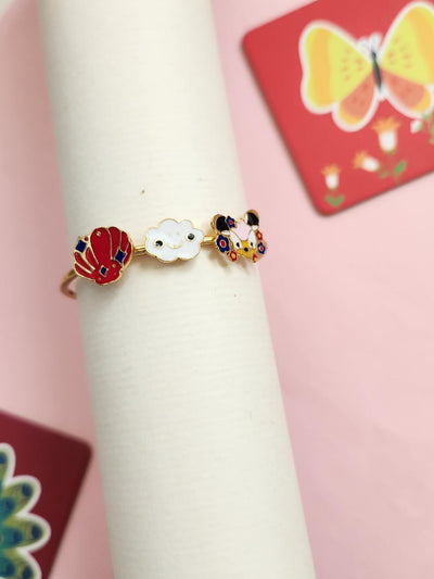 A sleek silver kada for kids with a smooth finish and rounded edges, designed for comfort and style.