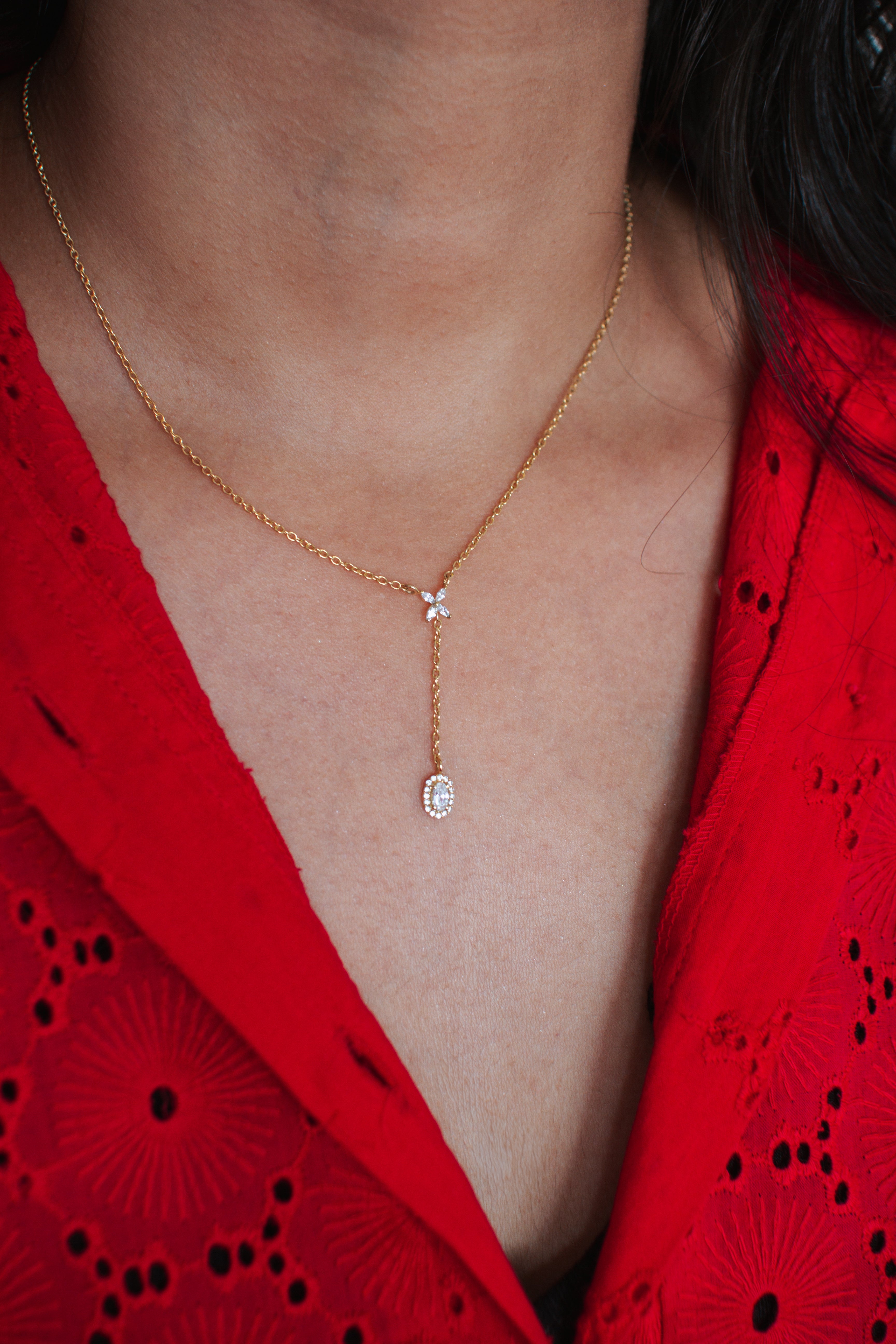A classic silver chain with a smooth, polished finish and interlocking links, offering a timeless and versatile accessory.