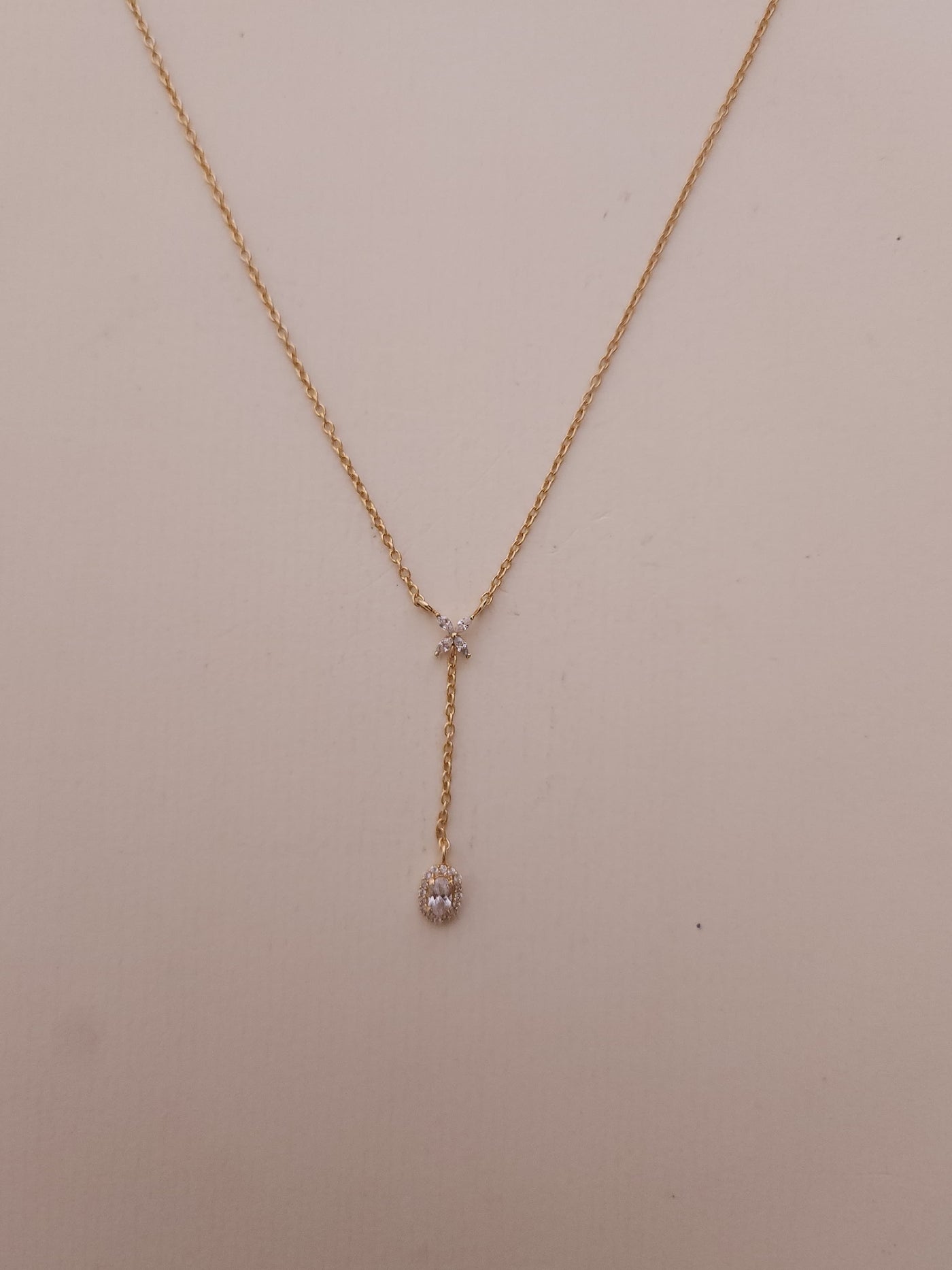 A classic silver chain with a smooth, polished finish and interlocking links, offering a timeless and versatile accessory.