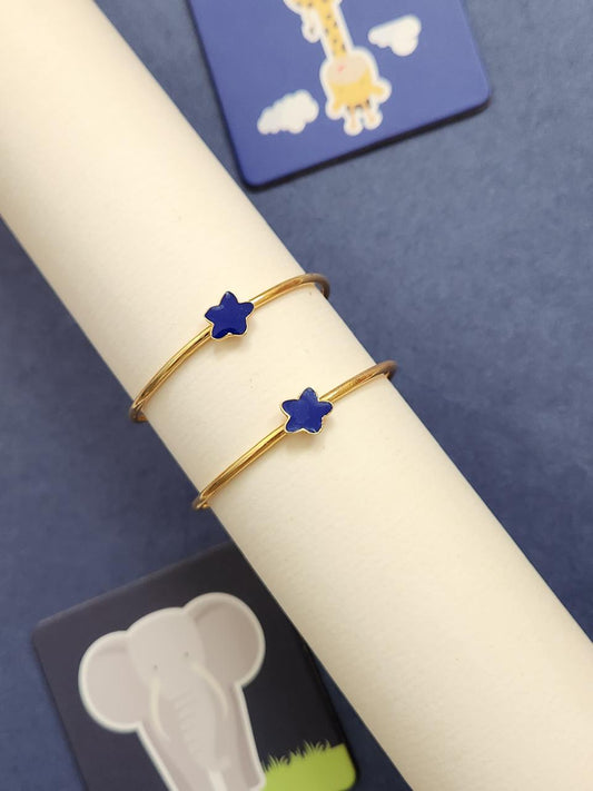 A sleek silver kada for kids with a smooth finish and rounded edges, designed for comfort and style.