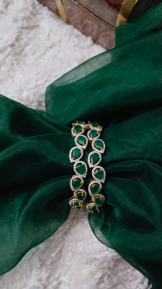 Vamkshi Emerald Bangles