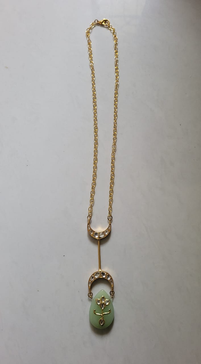 Oorvi Pendant Chain
