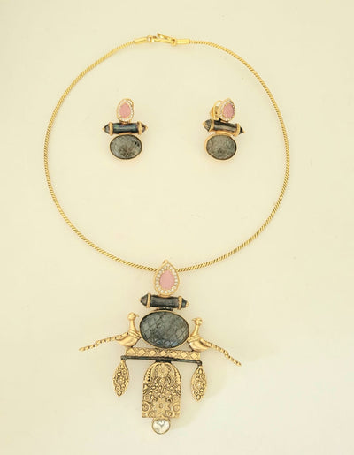 Naomi Hasli Set