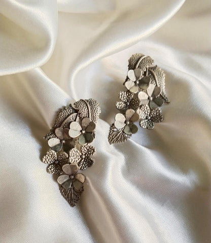 Riza Oxidised Earring