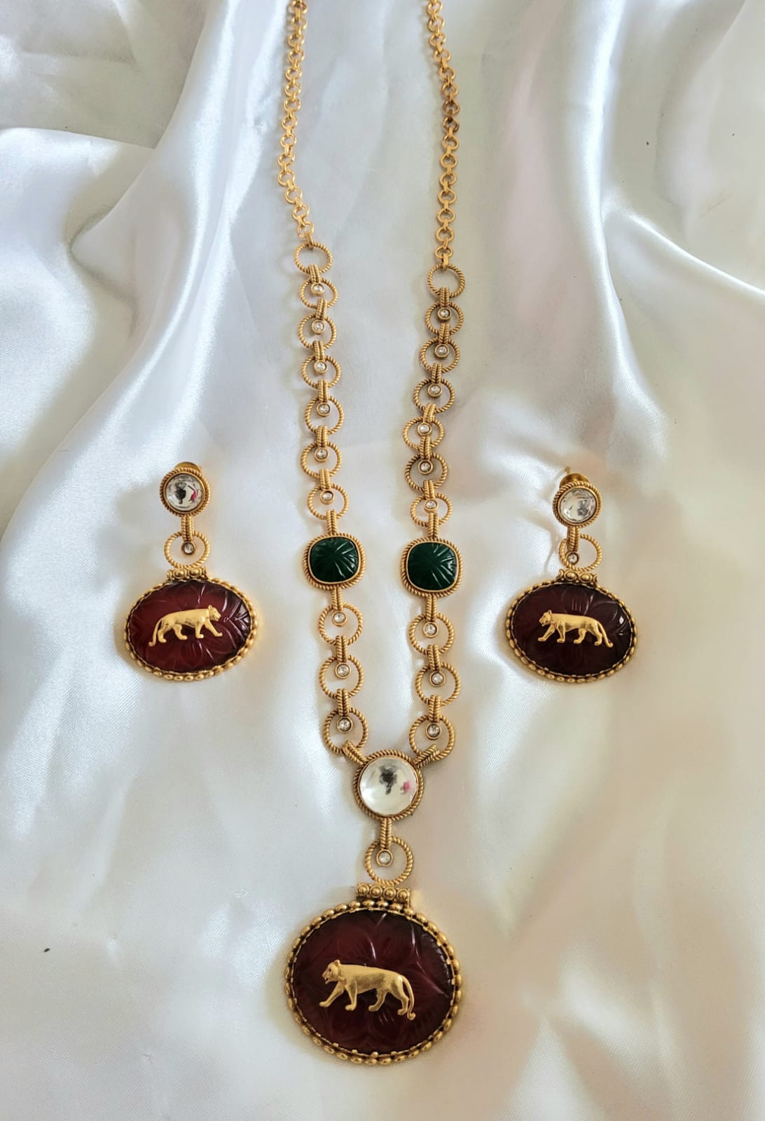 Tiger Necklace Set