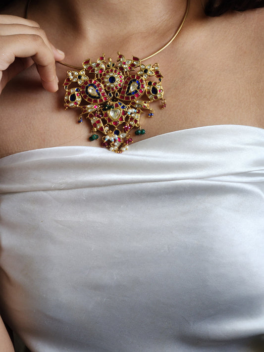 Vamika Necklace Set