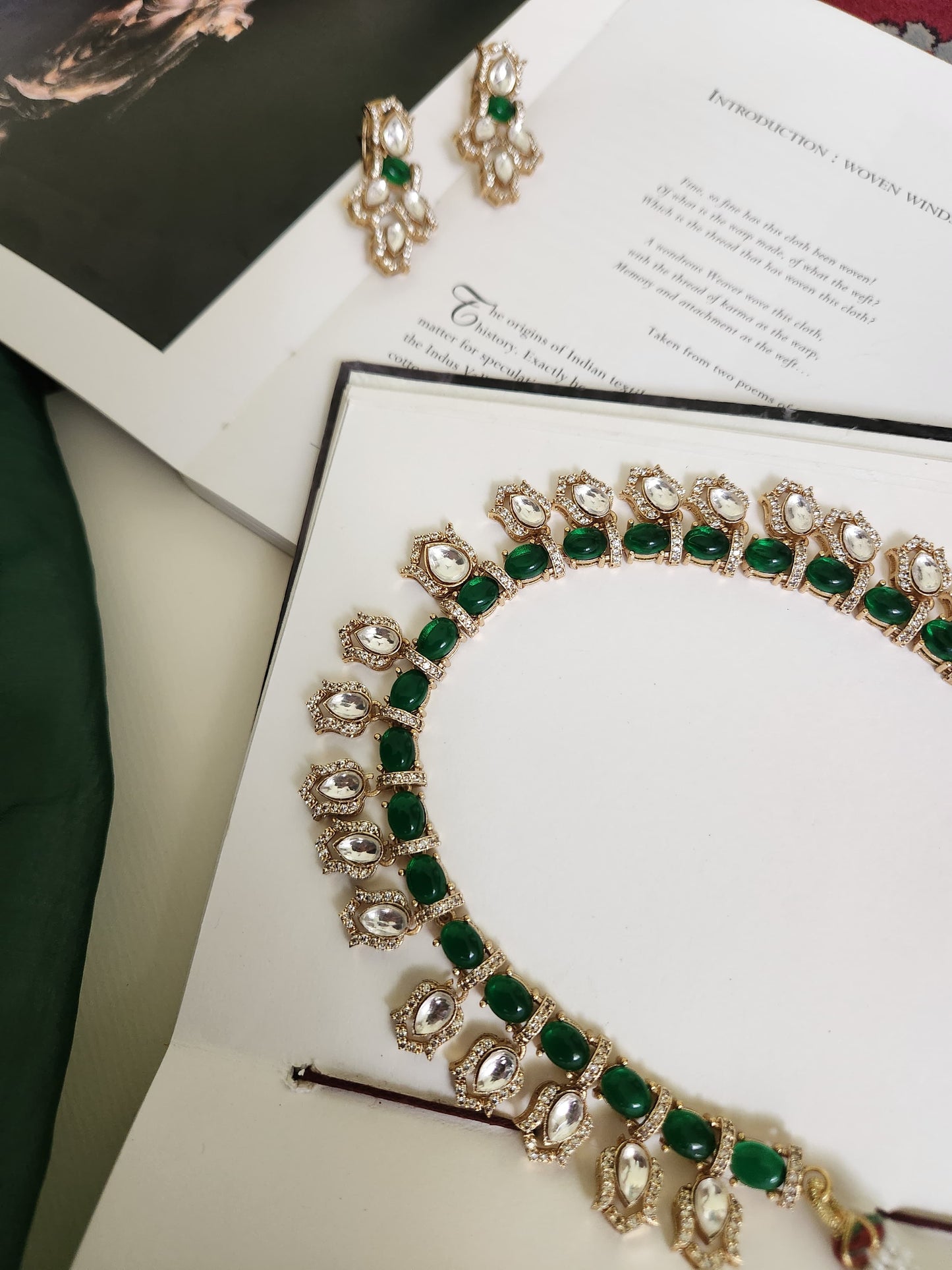 Daivi Necklace Set