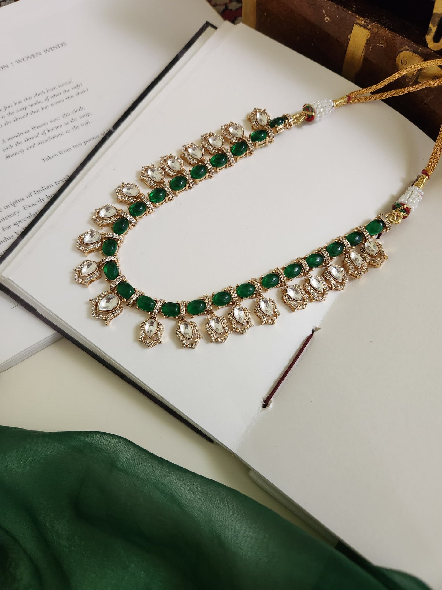 Daivi Necklace Set