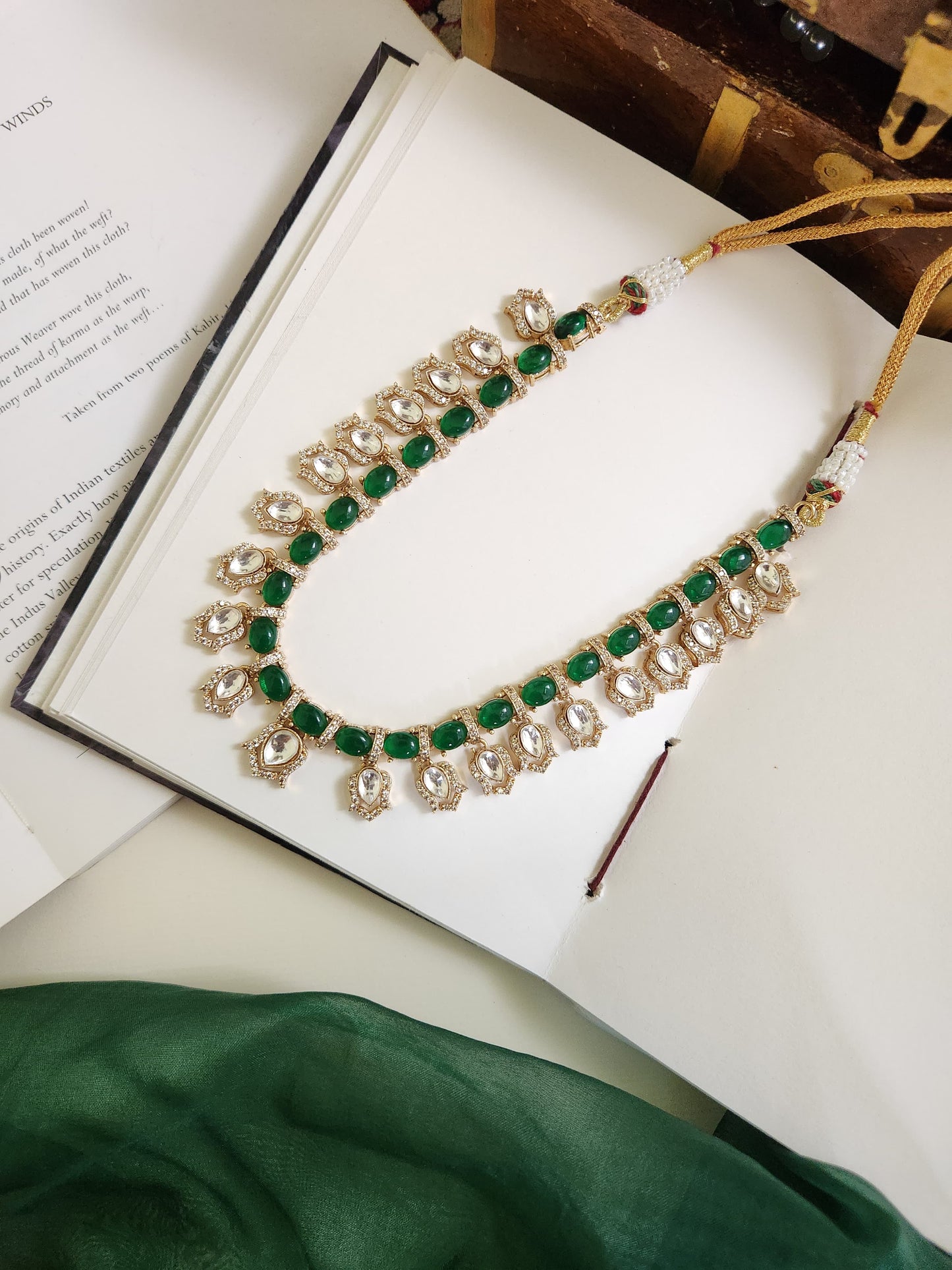Daivi Necklace Set