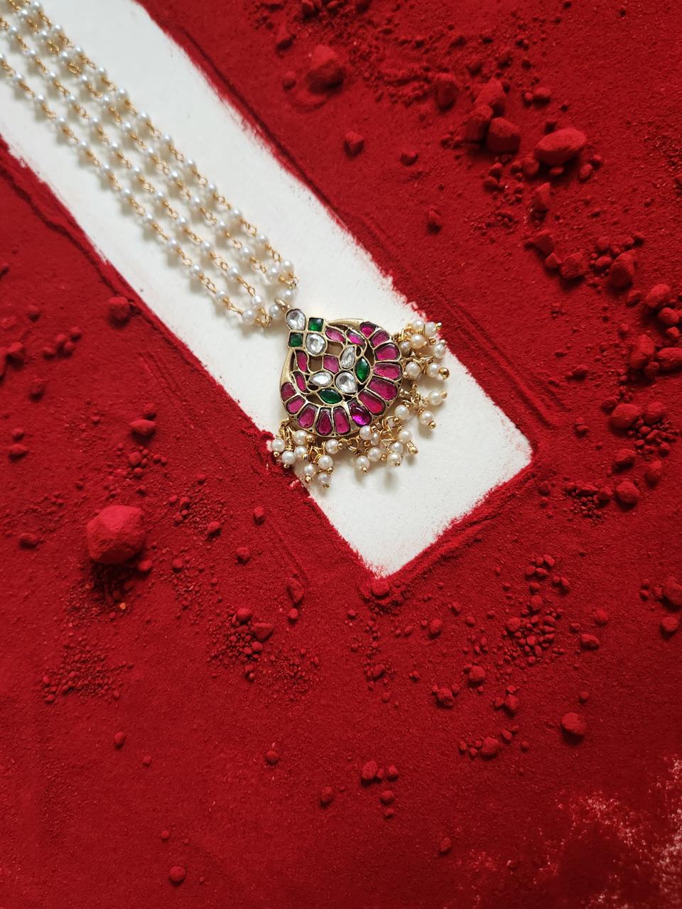 Shifa Pendant Chain