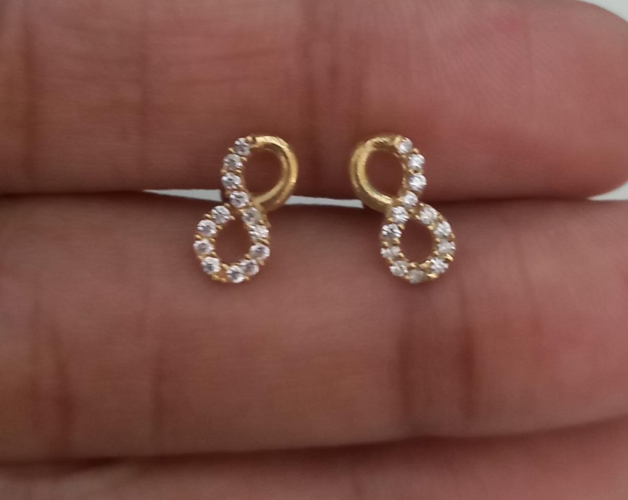 INFINITY LOOP 925 Silver Studs