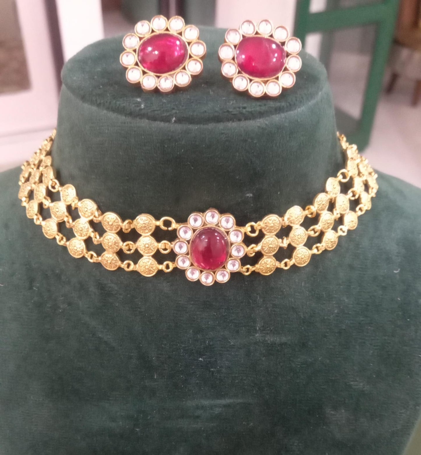 Rida Choker Set wih Earrings