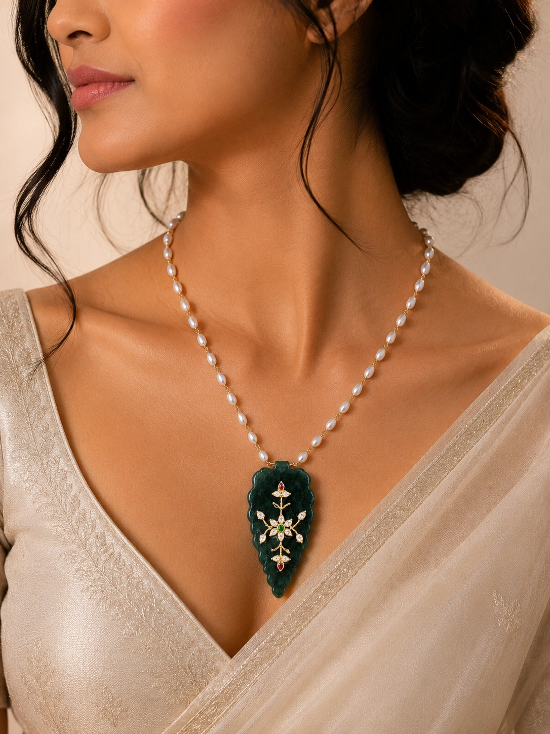 Emerald Pearl Pendant Chain