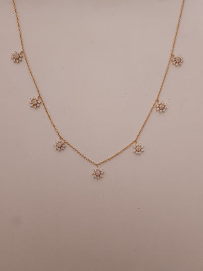 A classic silver chain with a smooth, polished finish and interlocking links, offering a timeless and versatile accessory.