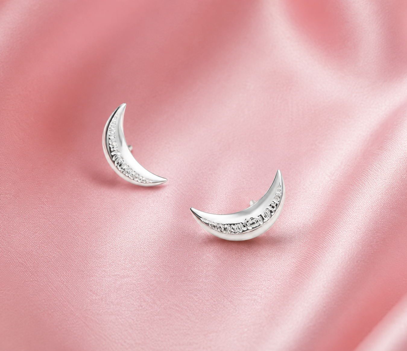 TXT Moon  925 Silver Studs